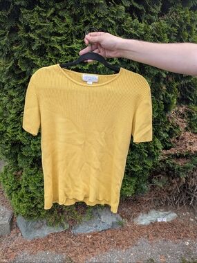 Casual Corner Annex Petite Ribbed Mustard Short Sleeve Top